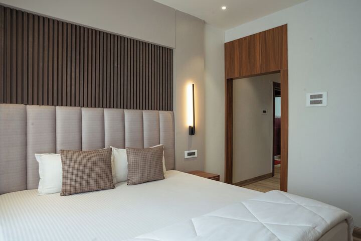 Room 5 of 6