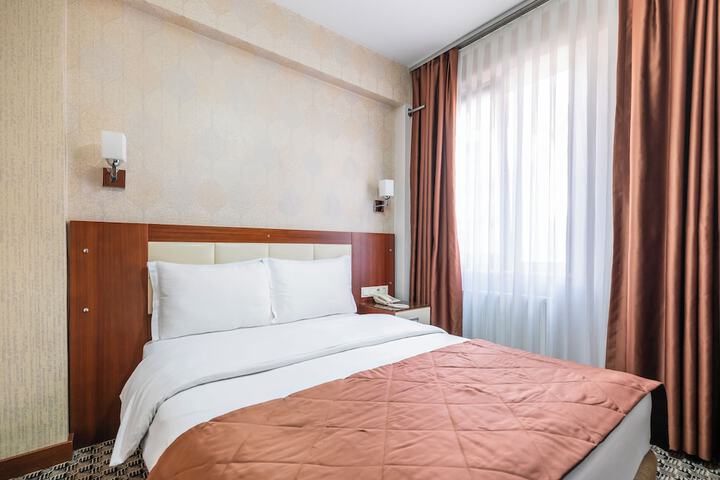 Room 10 of 42