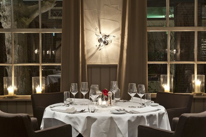 Dining 19 of 38