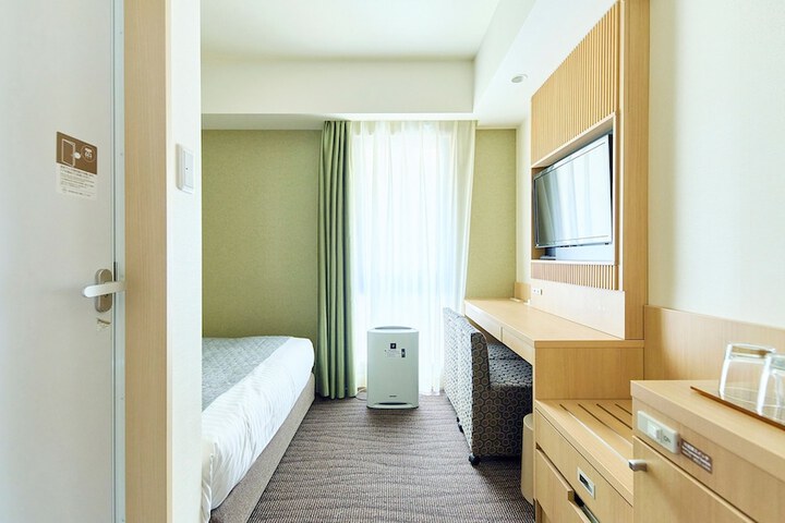Room 4 of 61
