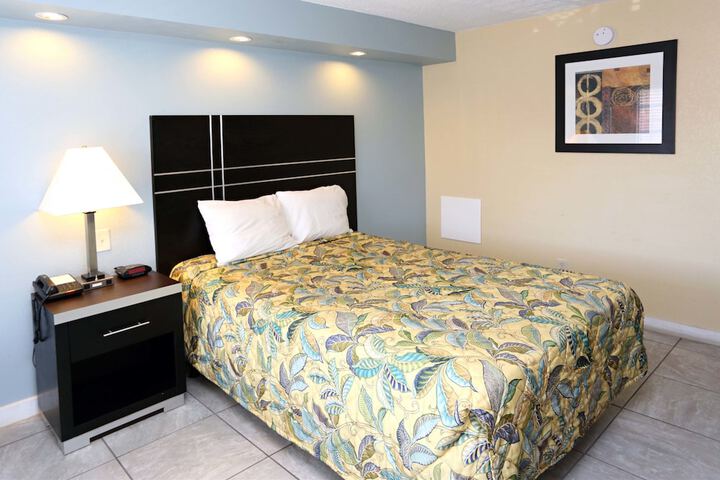 Room 4 of 19