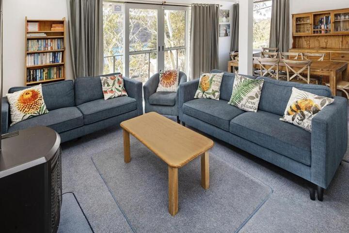 Matilda - 3BR Home l Central Location l Amazing Lake Views l WiFi l BBQ