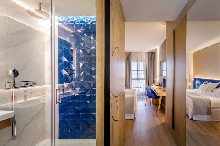 Room 10 of 74