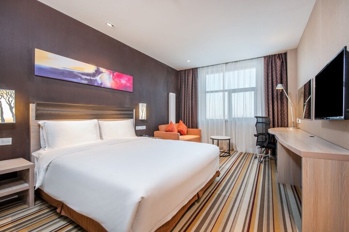Room 13 of 87