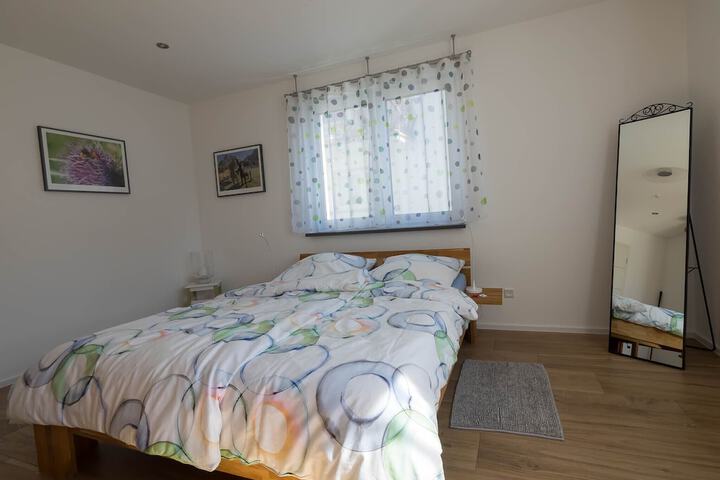 Room 3 of 40