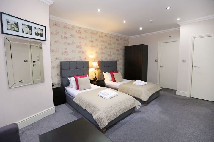 Room 7 of 32