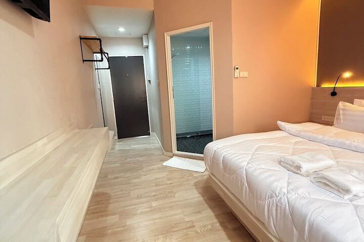 Room 13 of 28