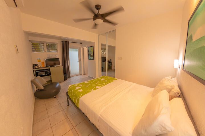 Room 25 of 181