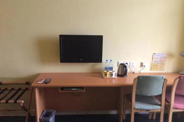 Room 7 of 16
