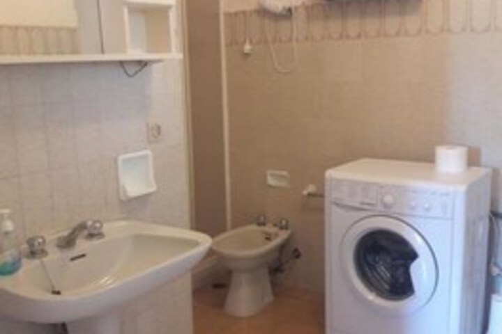 Room 4 of 25