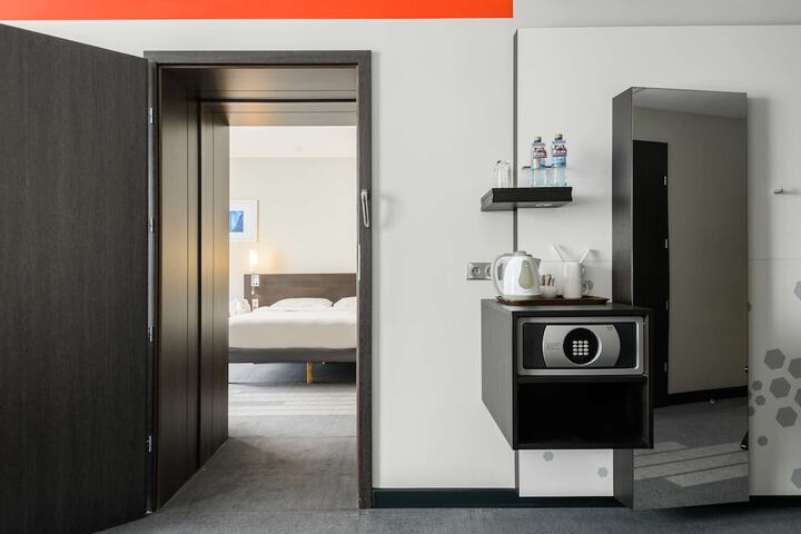 Room 21 of 114