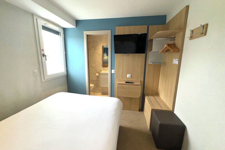 Room 14 of 42