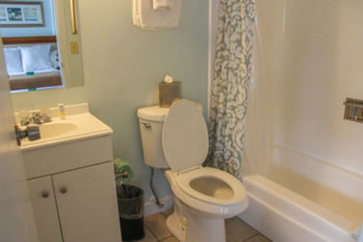 Room 3 of 82