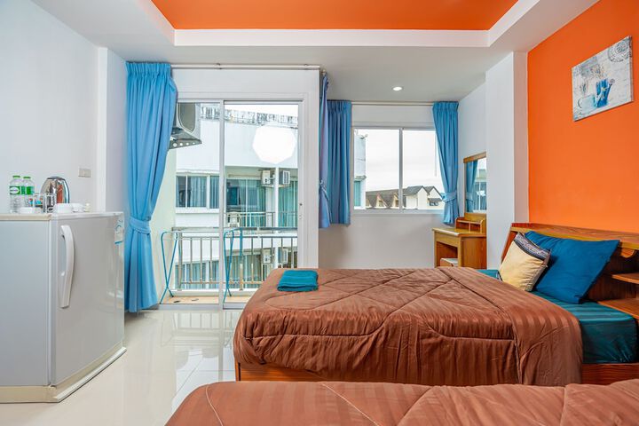 Room 4 of 25