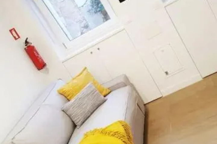 Room 6 of 13