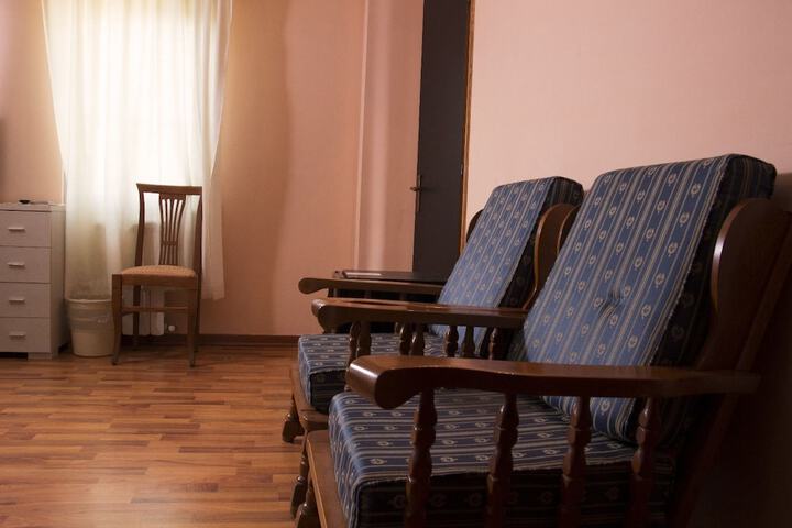 Room 27 of 81