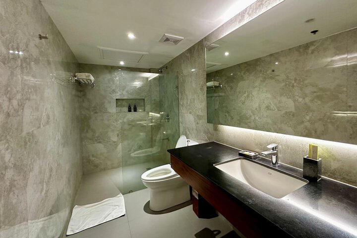 Room 10 of 16