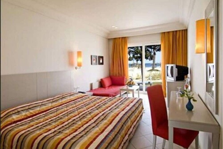 Room 10 of 52