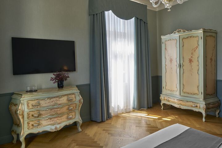 Room 47 of 111