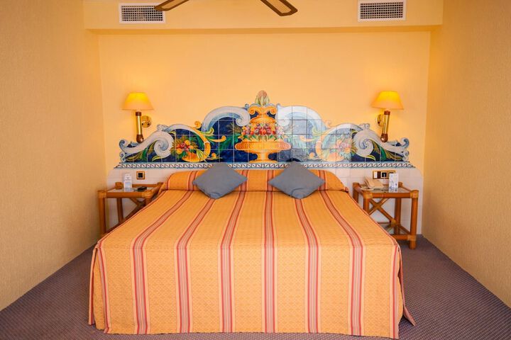 Room 4 of 43