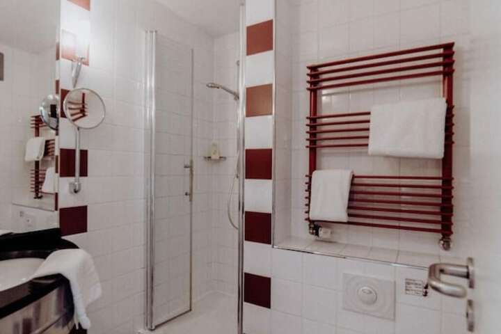 Room 32 of 54