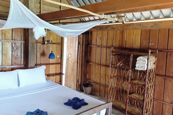Room 10 of 13
