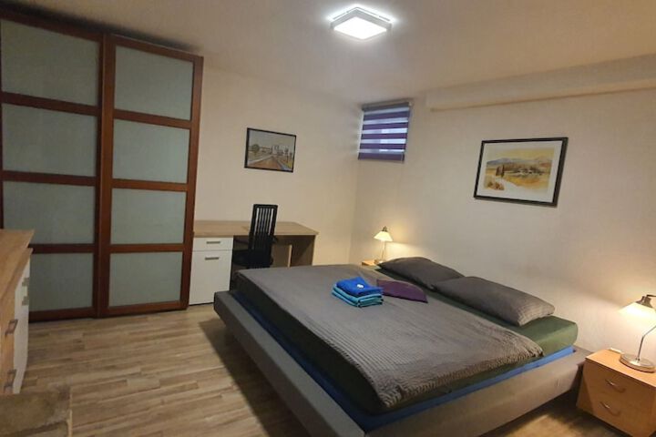 Room 13 of 22