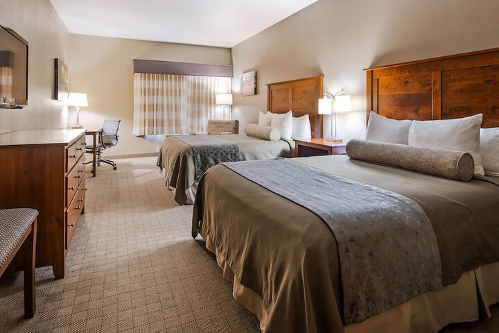 Accessible 2 Queen Mobility Accessible Communication Assistance Bathtub Microwave and Refrigerator WiFi Full Breakfast (7 of 15)