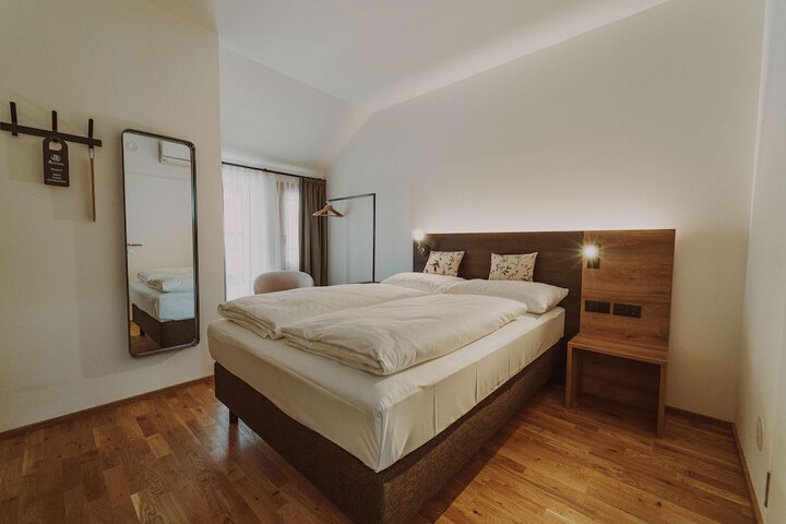 Room 32 of 91