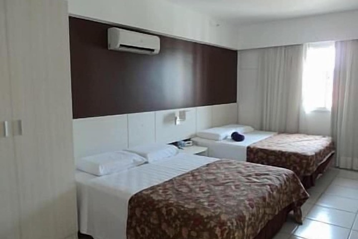 Room 6 of 33