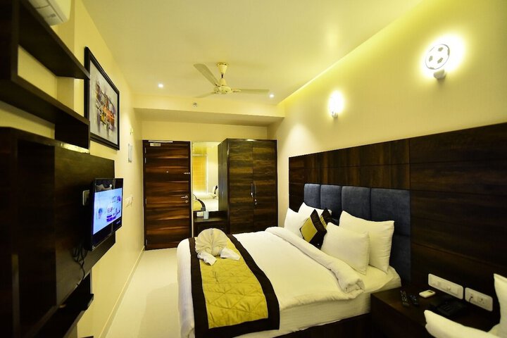 Room 9 of 23
