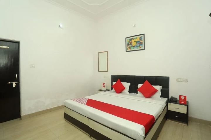 Room 7 of 11