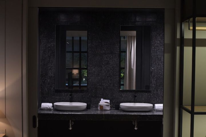Room 22 of 43