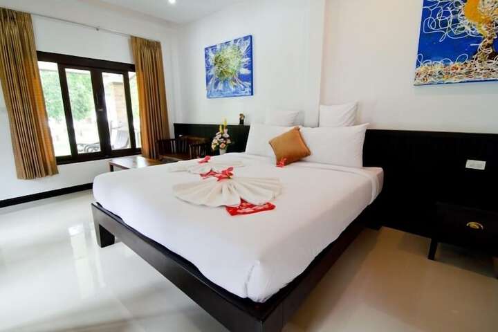 Room 9 of 32