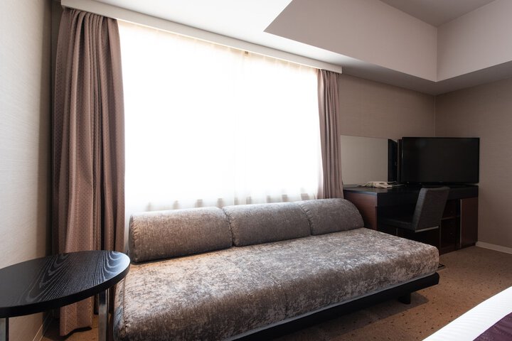 Room 10 of 31