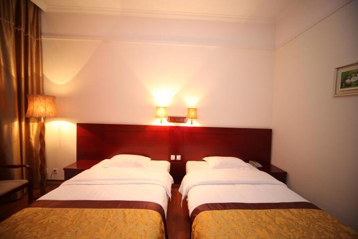 Room 2 of 8