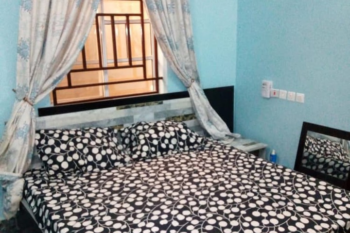 Room 2 of 33
