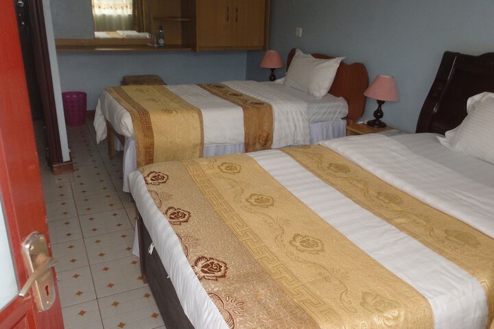 Room 5 of 16