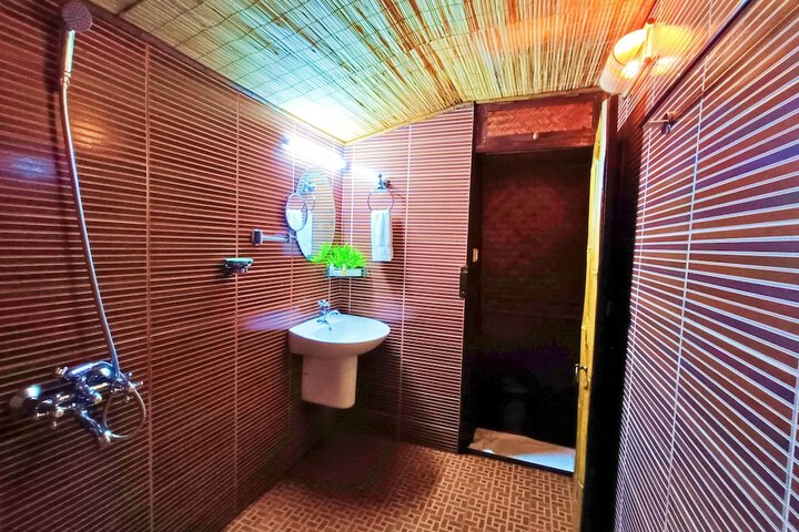 Room 21 of 34