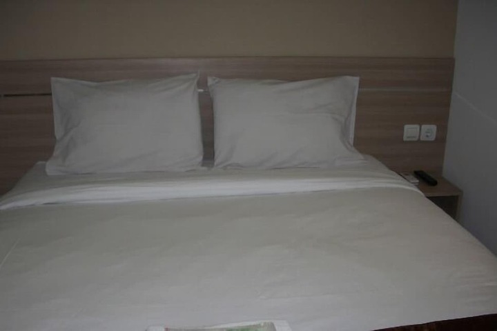 Room 5 of 38