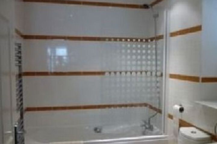 Room 6 of 12