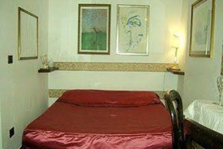 Room 2 of 5