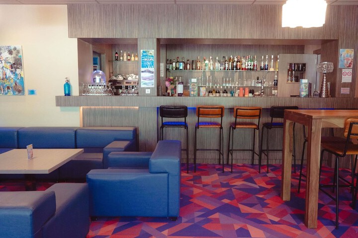 Lounge 42 of 60