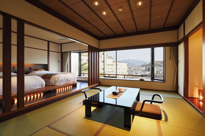 Room 3 of 205