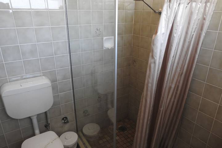 Room 17 of 27