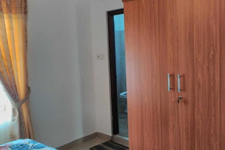 Room 9 of 28