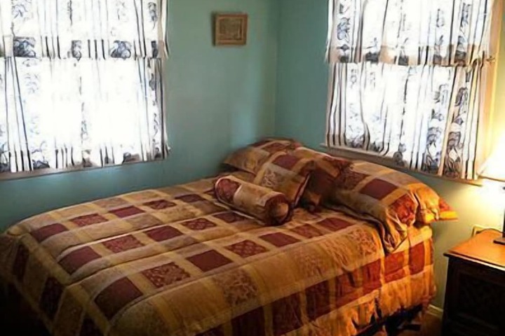 Room 8 of 84