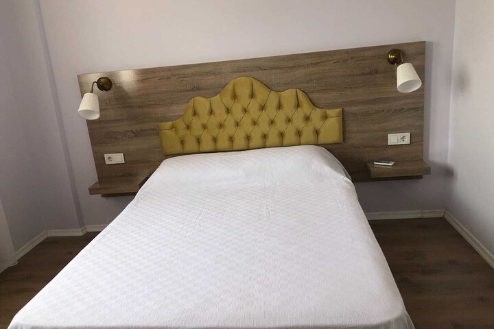 Room 6 of 16