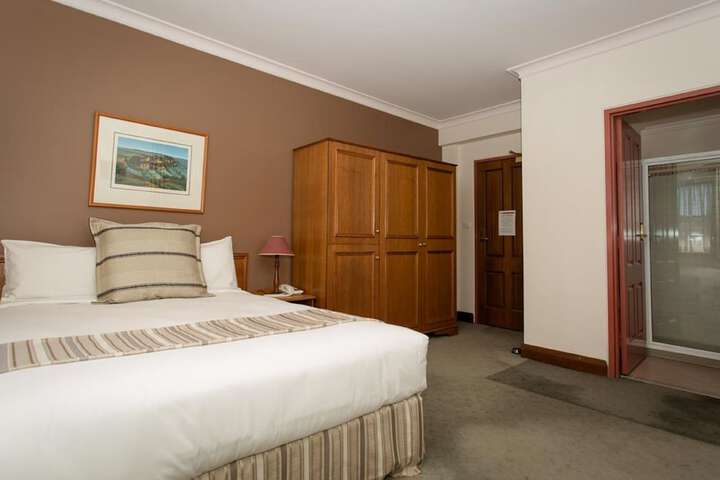 Room 13 of 38