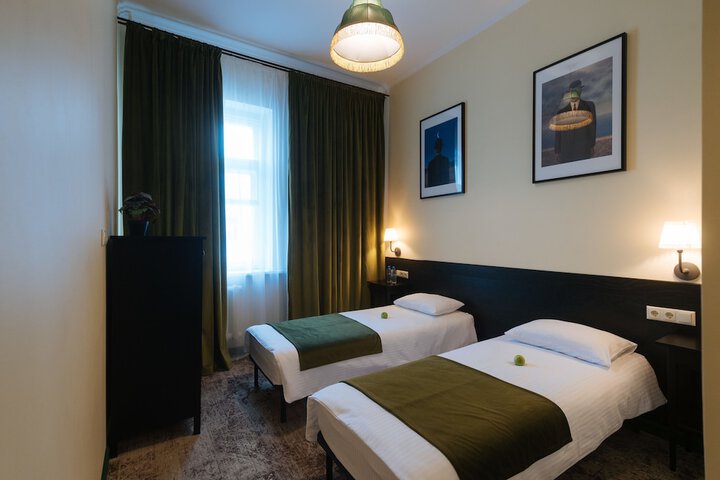 Room 3 of 62